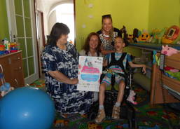 Skalička - předávání finančního daru